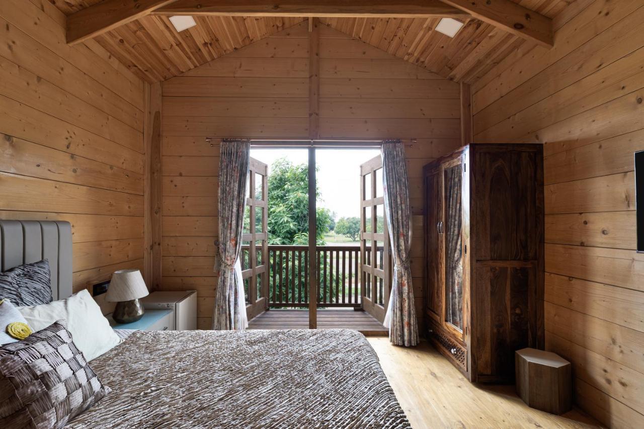 The Pine Loft Villa Bangalore Exteriör bild